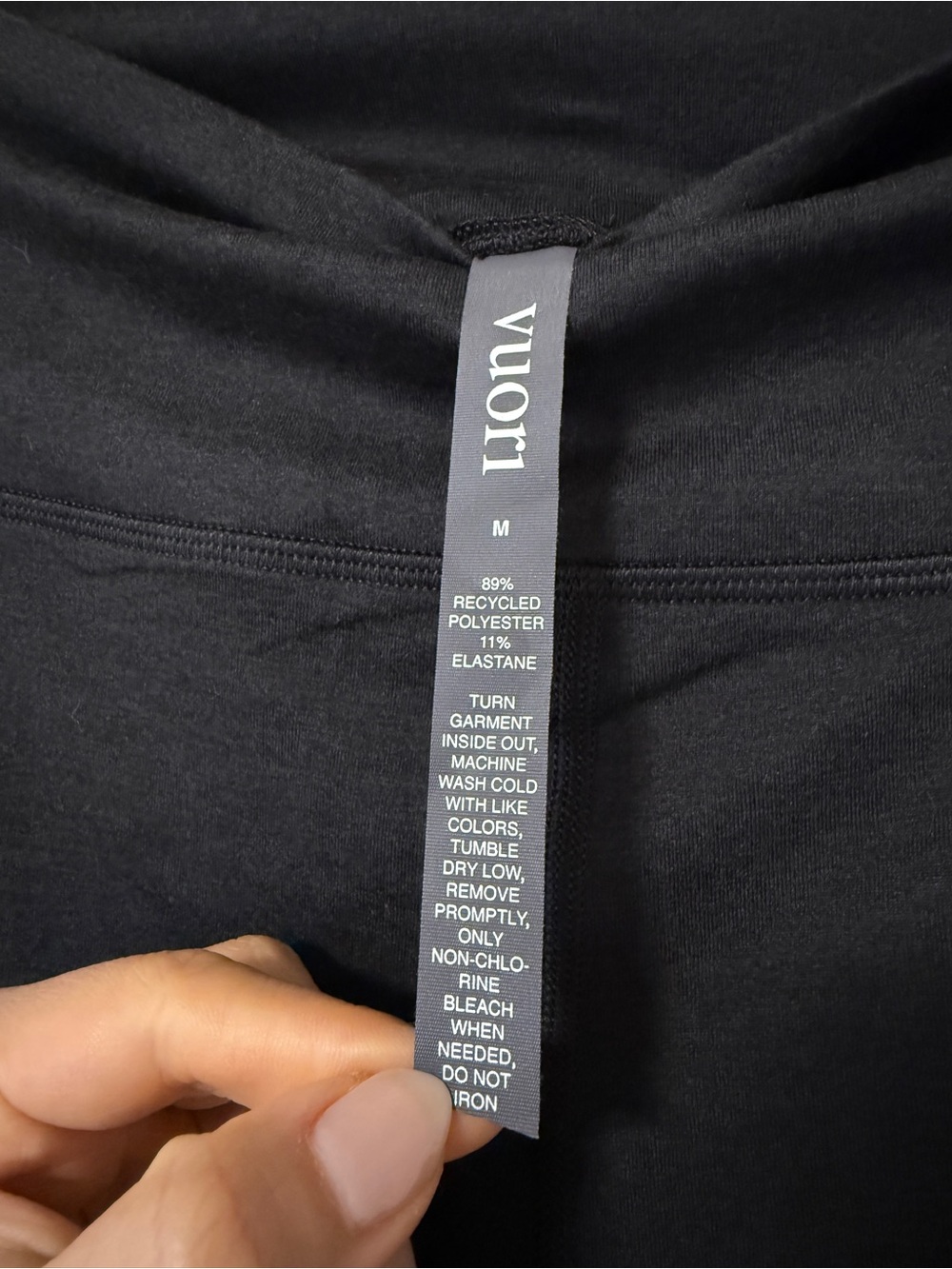 NWOT Vuori Halo Slim Flare Pant Yoga Athleisure Everyday Chic DreamKnit Black M - Picture 8 of 8